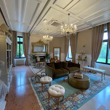 D'hotes Du Chateau Bed & Breakfast *